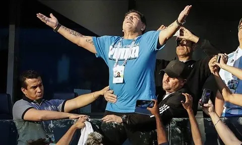 Maradona tình nguyện làm HLV không công cho Argentina
