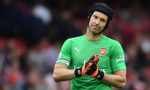 Mắc sai lầm, đội bóng cũ của Leno 'dìm hàng' Cech không thương tiếc