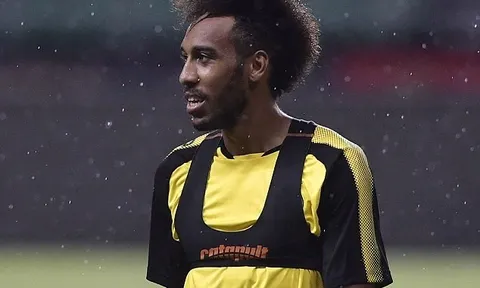Mặc tin đồn về tương lai, Aubameyang vẫn hăng say tập luyện