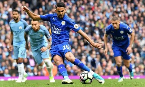 Mahrez đá phạt đền như Griezmann nhưng lại không được công nhận