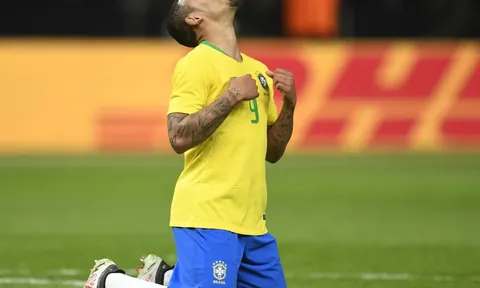 Man City gặp khó vụ Gabriel Jesus: Lương mới quá bèo