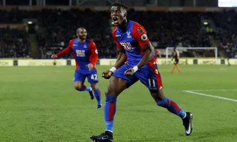 Man City nhảy vào tranh Zaha, Spurs tăng tiền lên 25 triệu bảng