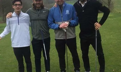 Man City vô địch, cầu thủ ăn mừng "điên cuồng", còn Pep đi... đánh golf