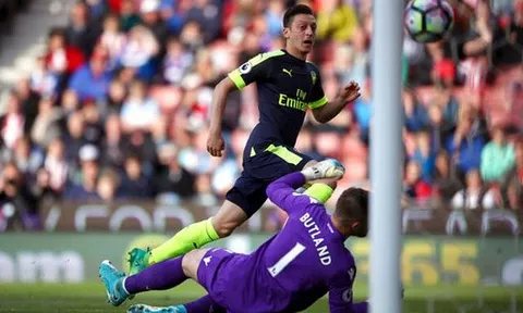 Màn trình diễn của Oezil vs Stoke City
