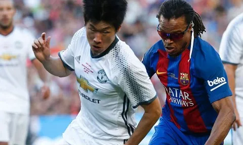 Màn trình diễn của Park Ji Sung vs huyền thoại Barcelona