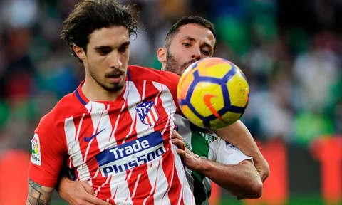 Man Utd, Liverpool quyết đấu vì siêu hậu vệ Atletico