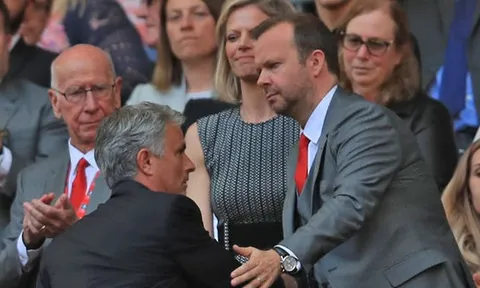 Mourinho thua trong 'cuộc chiến' với Ed Woodward