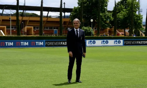 Mancini rạng ngời đón nhận sứ mệnh giải cứu Azzurri