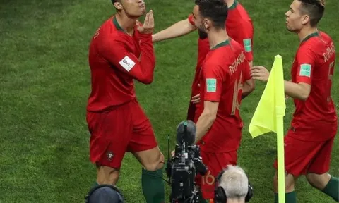 Mạng xã hội bùng nổ với hat-trick của Ronaldo