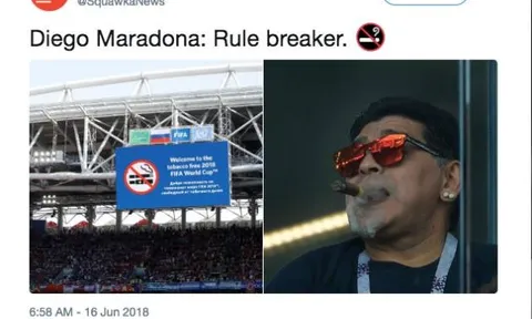 Maradona "làm trò hề" khán đài trong trận đấu của Argentina