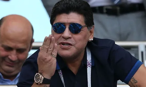 Maradona khiến FIFA phải xin lỗi trọng tài