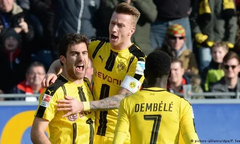 Marco Reus ghi bàn mở tỷ số 1-0 cho Dortmund (Borussia Dortmund vs Eintracht Frankfurt, vòng 29 Bundesliga))