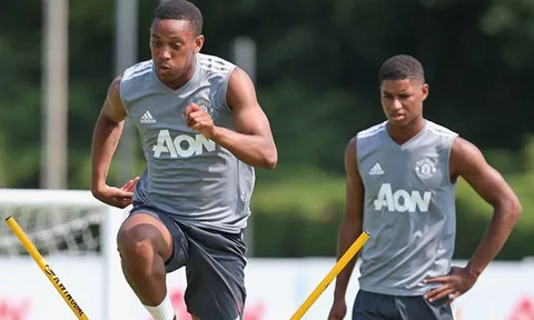 Huyền thoại lo sợ Rashford và Martial rời Man Utd