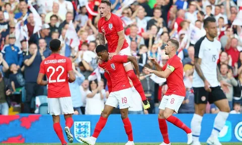 Lập siêu phẩm hạ gục Navas, Rashford được đưa 'lên mây'