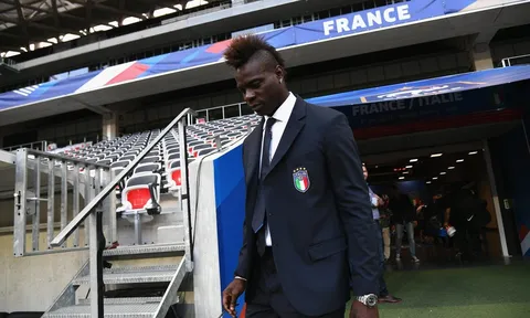 Mario Balotelli hóa "soái ca" khi diện vest