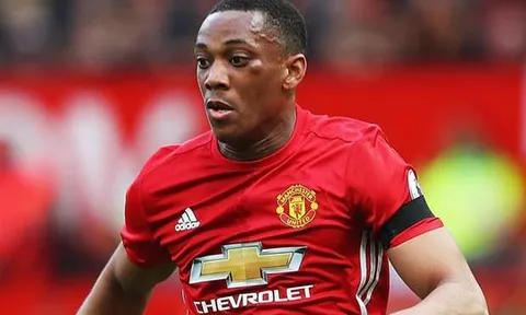 Martial cứng đầu, bị Mourinho 'dằn mặt'