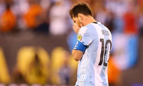 Mascherano thuyết phục Messi ở lại với ĐTQG