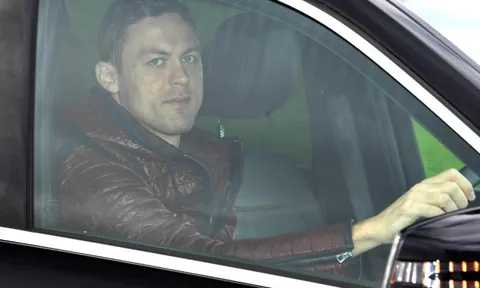 Matic cực ngầu trên đường đến sân tập Man Utd