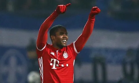 Max Allegri xác nhận Juve hỏi mua Douglas Costa