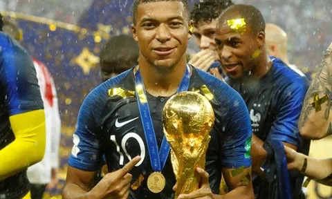 Mbappe gạt Messi, đặt Ronaldo và chính mình làm ứng viên Quả bóng vàng