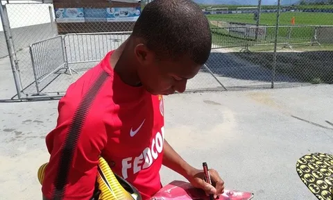 Mbappe bất ngờ bỏ ngỏ khả năng rời Monaco