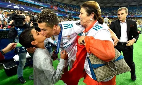 Mẹ Ronaldo TIẾT LỘ điểm đến tiếp theo của con trai