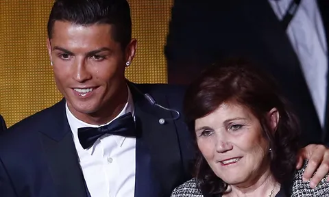 Mẹ ruột không cho Ronaldo rời Real?