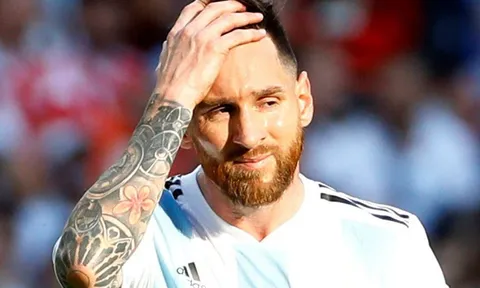 Messi chán nản, không nói nên lời khi bị Mbappe cướp mất show diễn