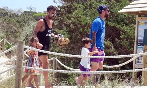Messi hạnh phúc bên... Fabregas tại đảo Balaeric