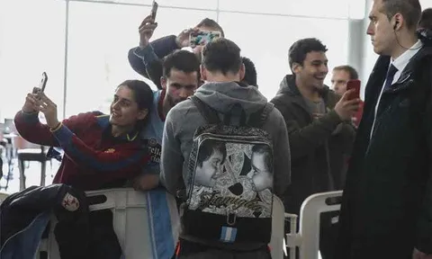 Khám phá bí mật đáng yêu trên balo của Messi