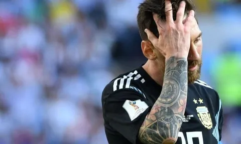 World Cup 2018: Ronaldo lạnh lùng, Messi bị chê 'lười nhác'