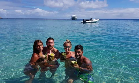 Messi rủ Suarez 'quẩy' tưng bừng ở Caribbean