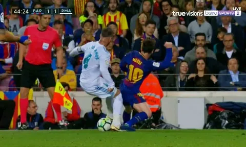 Messi sắm vai 'tiều phu', 'đốn giò' Sergio Ramos trả thù cho đồng đội