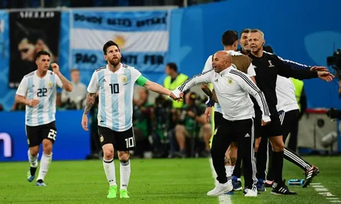 Messi nói thẳng HLV Sampaoli: 'Chúng tôi không còn tin tưởng ông'