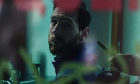 Gom hết danh hiệu cùng Barca, Messi thảnh thơi đóng... quần chúng