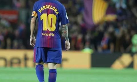 Messi và những cầu thủ “lập hat-trick” sút trúng cột dọc