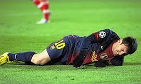 Messi và những lần bị 'chém' không thương tiếc trên sân