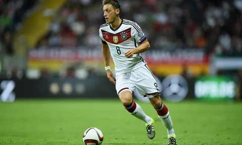 Không có Mesut Oezil, bóng đá Đức không thể bước ra khỏi bóng tối