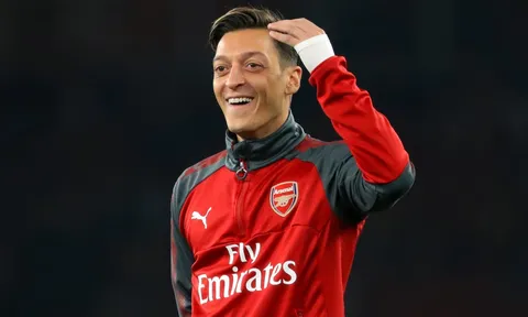 Góc Arsenal: Oezil có đáng bị chỉ trích
