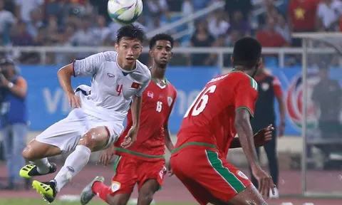 Mesut Oezil thích siêu phẩm trivela của Văn Hậu