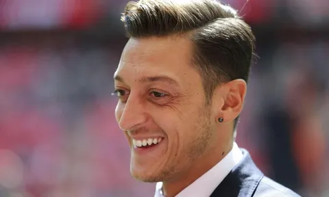 Mesut Ozil "bật đèn xanh" cho hợp đồng mới với Arsenal