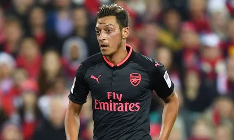 Mesut Ozil chơi rất hay vs Bayern Munich