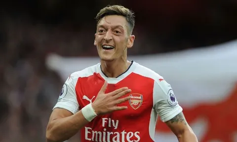 Mesut Ozil chơi tuyệt hay mùa 2016/17