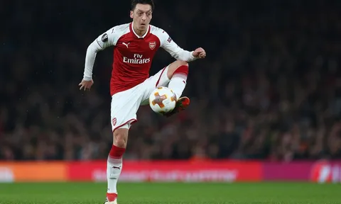 Mesut Ozil là ông vua kiến tạo Europa League