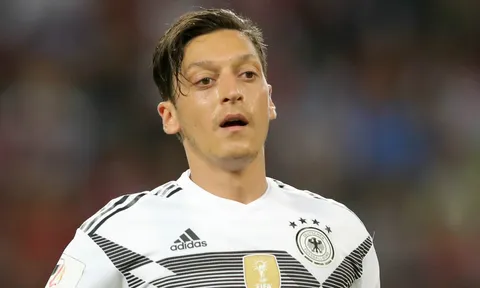 Mesut Ozil là 'tấm bình phong đẹp' che cho thất bại của tuyển Đức