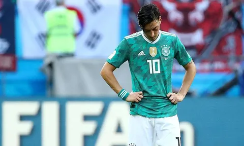 Mesut Ozil rời tuyển Đức: Lời oán trách của tình yêu