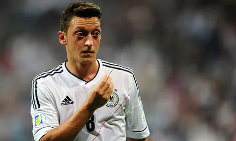 Mesut Ozil và những ngôi sao dính cáo buộc liên quan đến chính trị