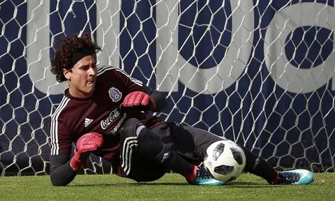 SỐC: Dàn sao Mexico "qua đêm" sau trận thắng trước Scotland