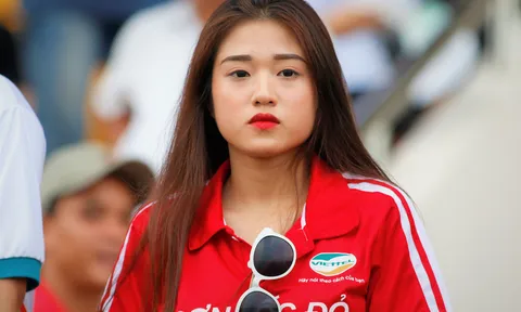 Fan nữ xinh lung linh vượt hàng ngàn km "tiếp lửa" giúp U15 Viettel vào chung kết