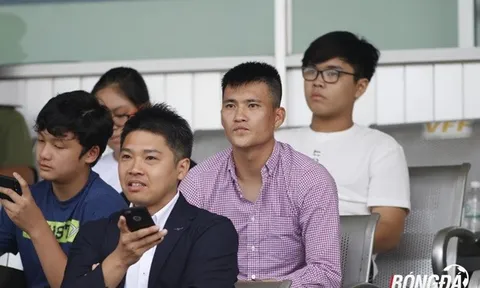Công Vinh trọn niềm vui ngày ra mắt nhà tài trợ thể thao lớn Nhật Bản